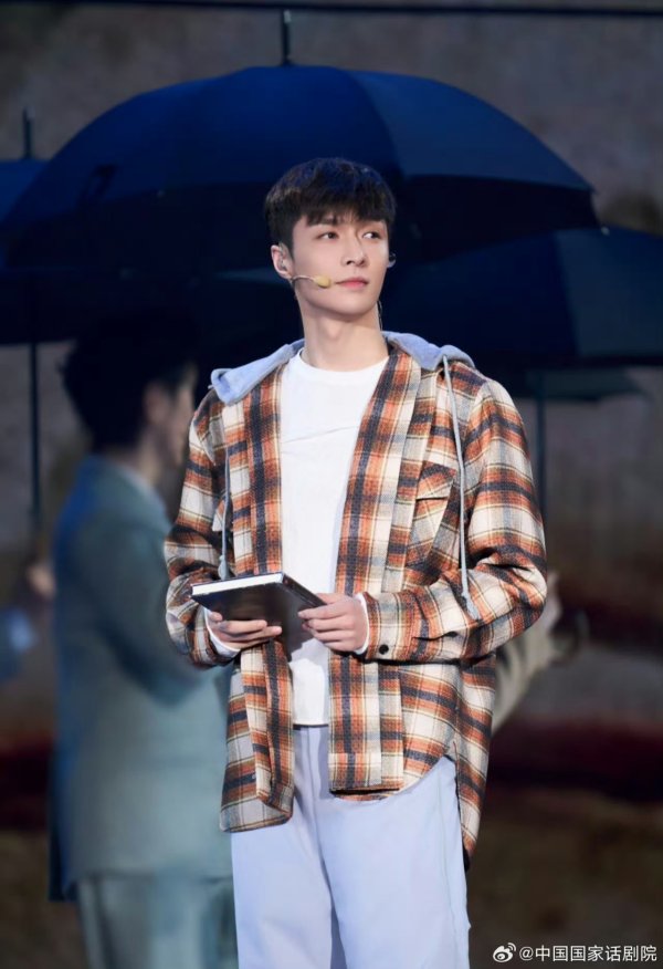 恒富配资 《受到召唤·敦煌》成都收官 张艺兴：一定能带着作品走进观众视野